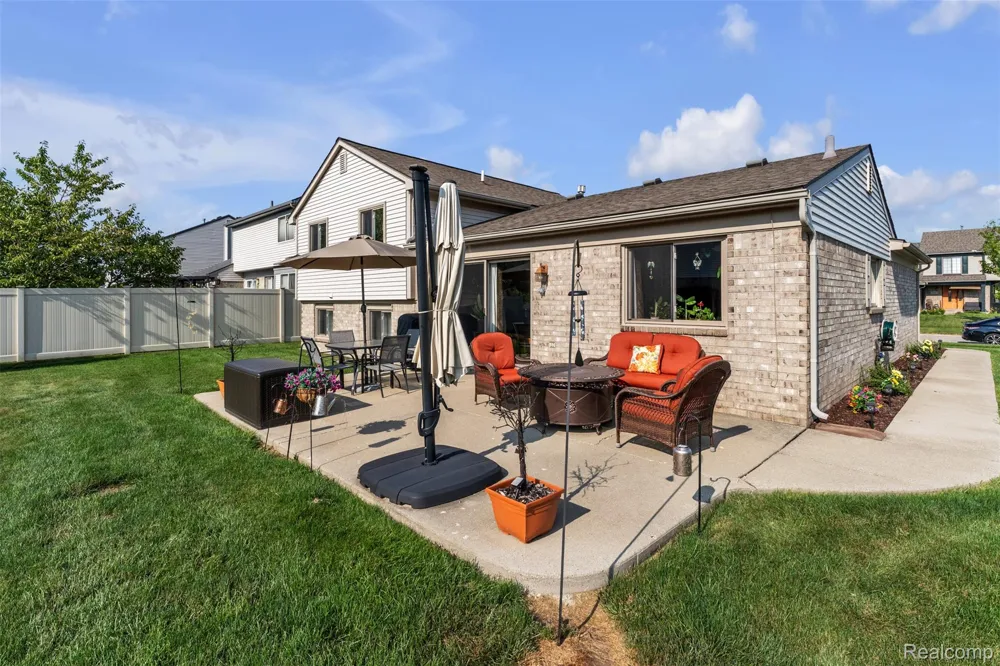 22672 Woodcreek Drive Brownstown Charter Township, MI 48134