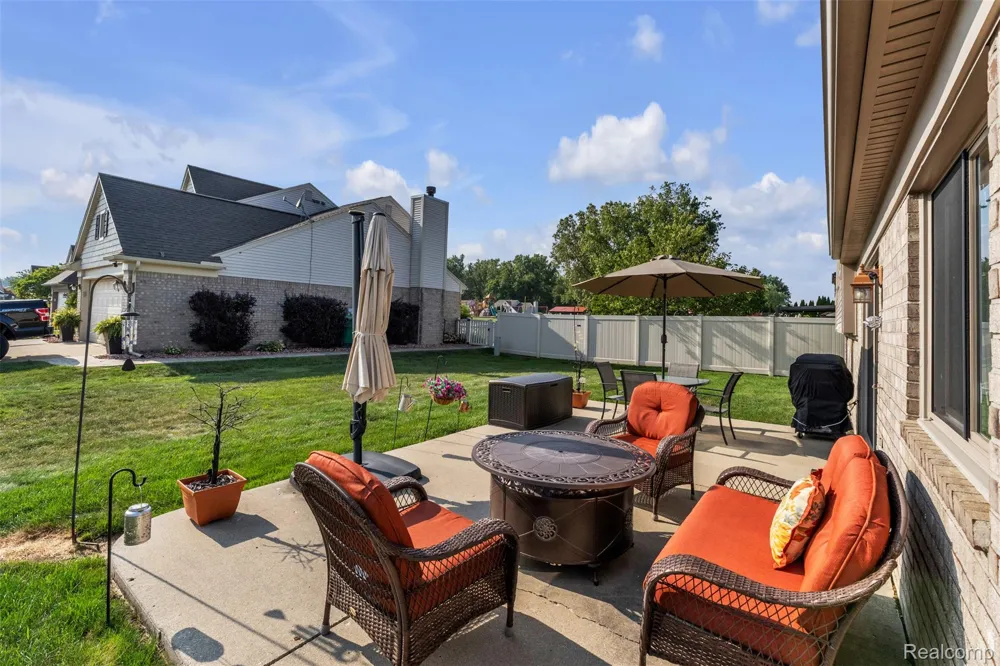 22672 Woodcreek Drive Brownstown Charter Township, MI 48134