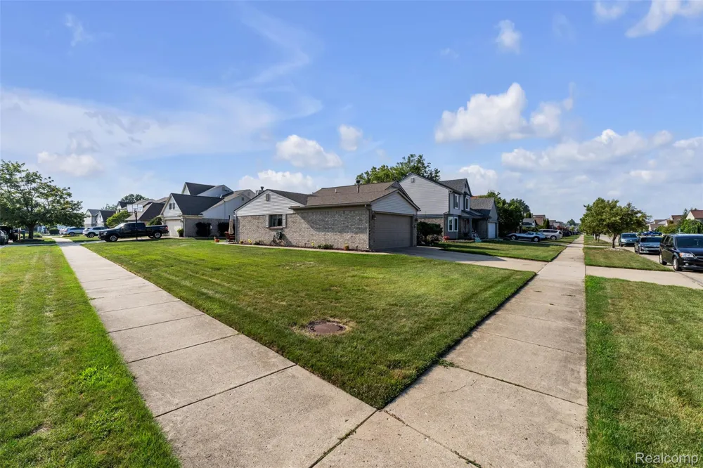 22672 Woodcreek Drive Brownstown Charter Township, MI 48134