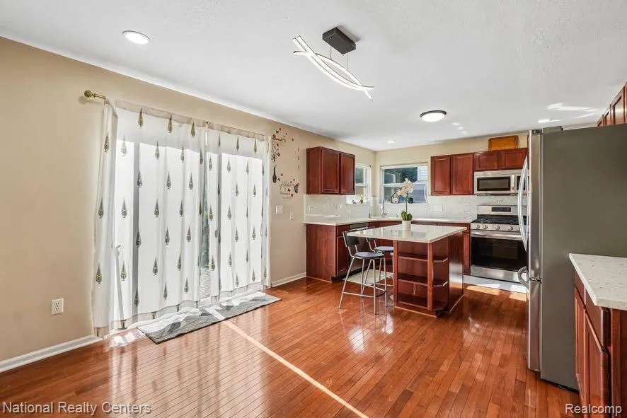 16304 Mulberry Way Northville Township, MI 48168