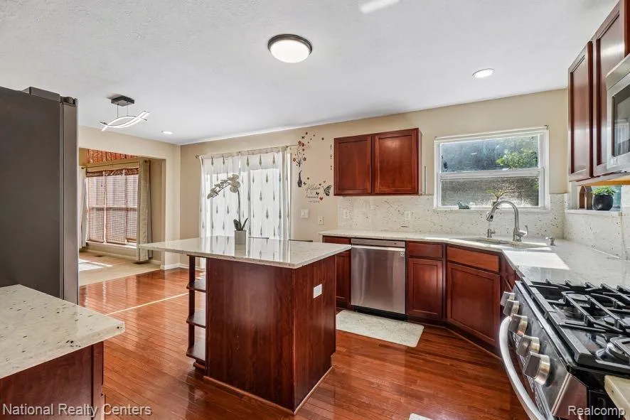 16304 Mulberry Way Northville Township, MI 48168