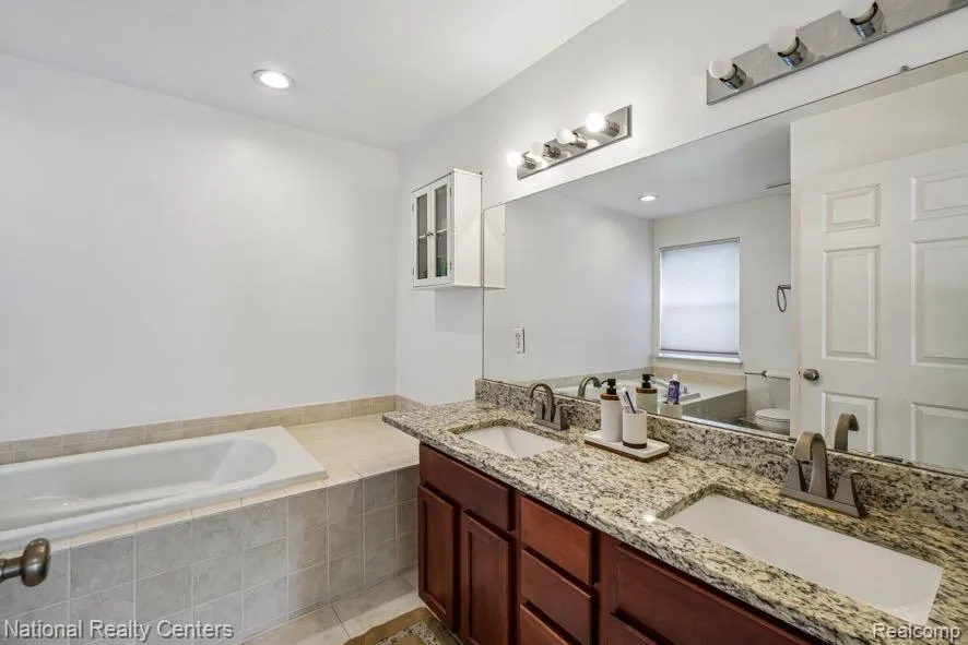 16304 Mulberry Way Northville Township, MI 48168