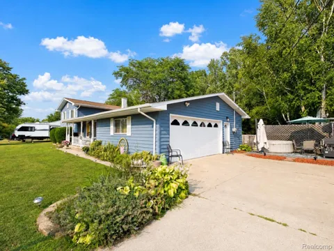 5197 Capri Lane