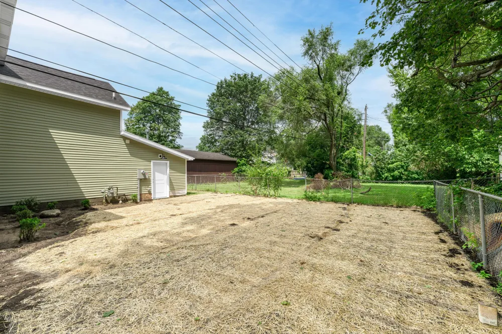109 Michigan Avenue Hartford City, MI 49057