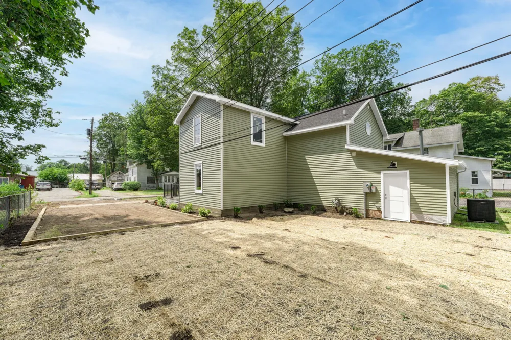 109 Michigan Avenue Hartford City, MI 49057