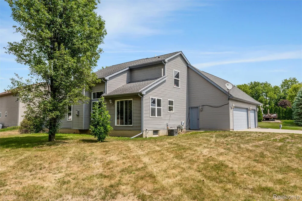 9110 Old Oak Drive Grand Blanc Charter Township, MI 48439
