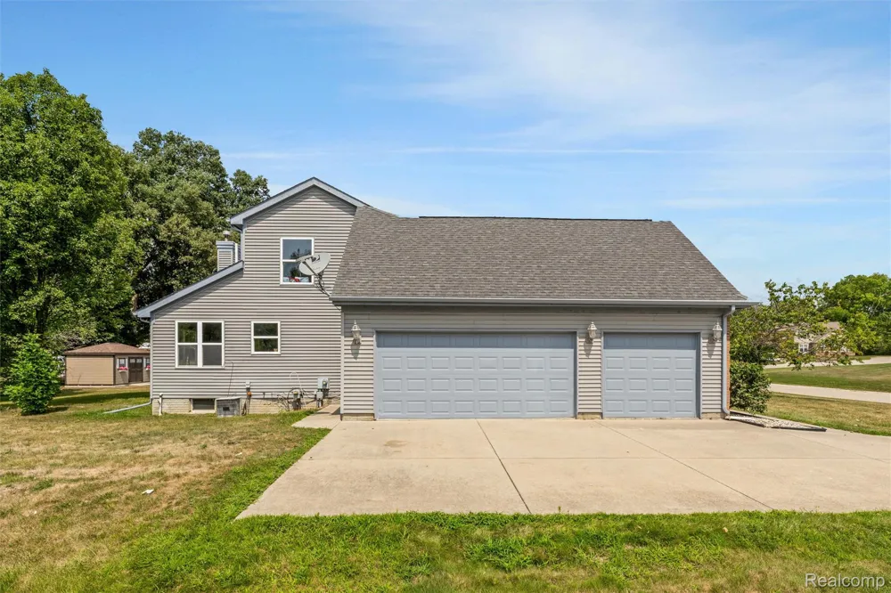 9110 Old Oak Drive Grand Blanc Charter Township, MI 48439