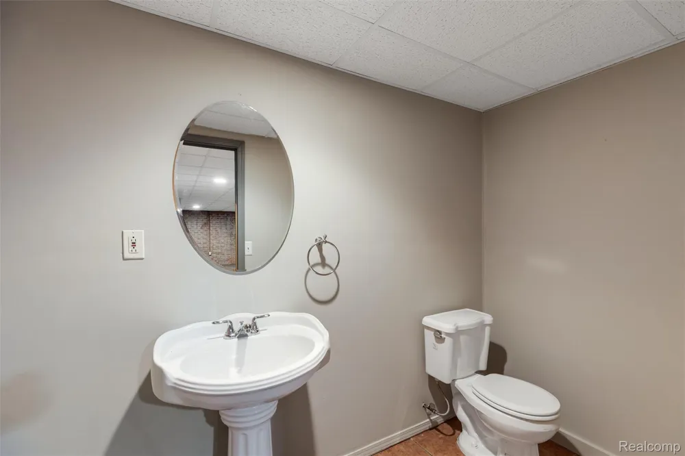 9110 Old Oak Drive Grand Blanc Charter Township, MI 48439