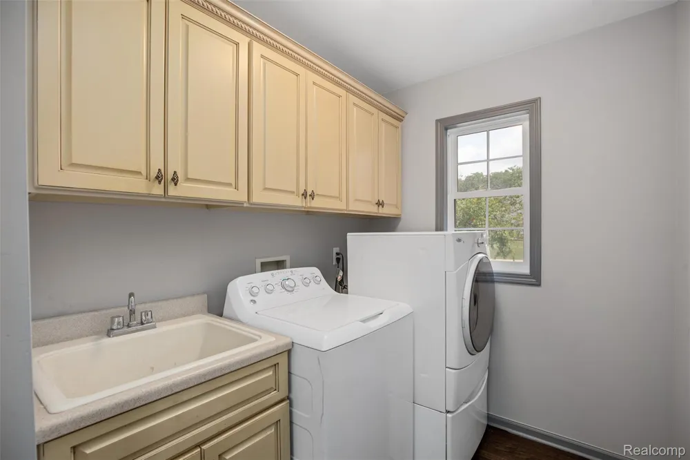 9110 Old Oak Drive Grand Blanc Charter Township, MI 48439