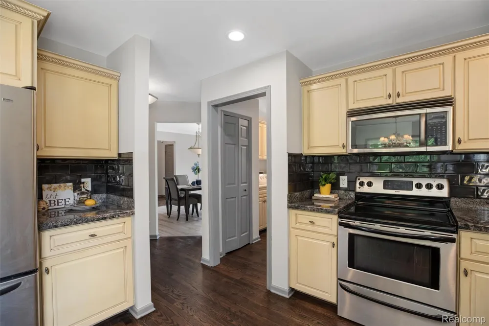 9110 Old Oak Drive Grand Blanc Charter Township, MI 48439