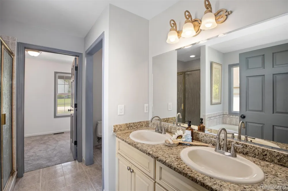 9110 Old Oak Drive Grand Blanc Charter Township, MI 48439