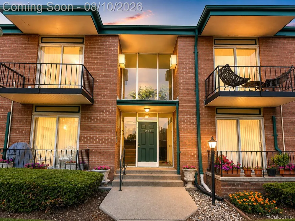 1954 Axtell Drive #5 Troy City, MI 48084