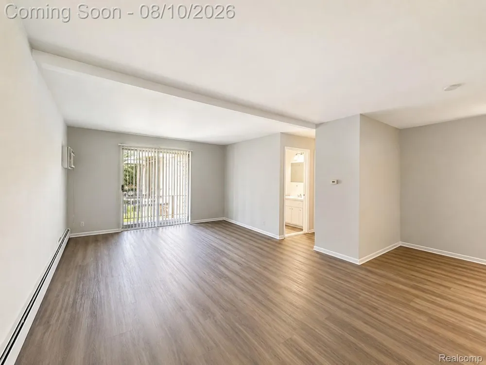 1954 Axtell Drive #5 Troy City, MI 48084