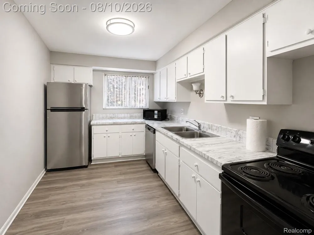 1954 Axtell Drive #5 Troy City, MI 48084