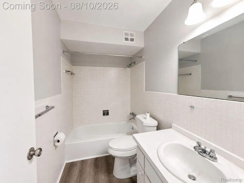 1954 Axtell Drive #5 Troy City, MI 48084