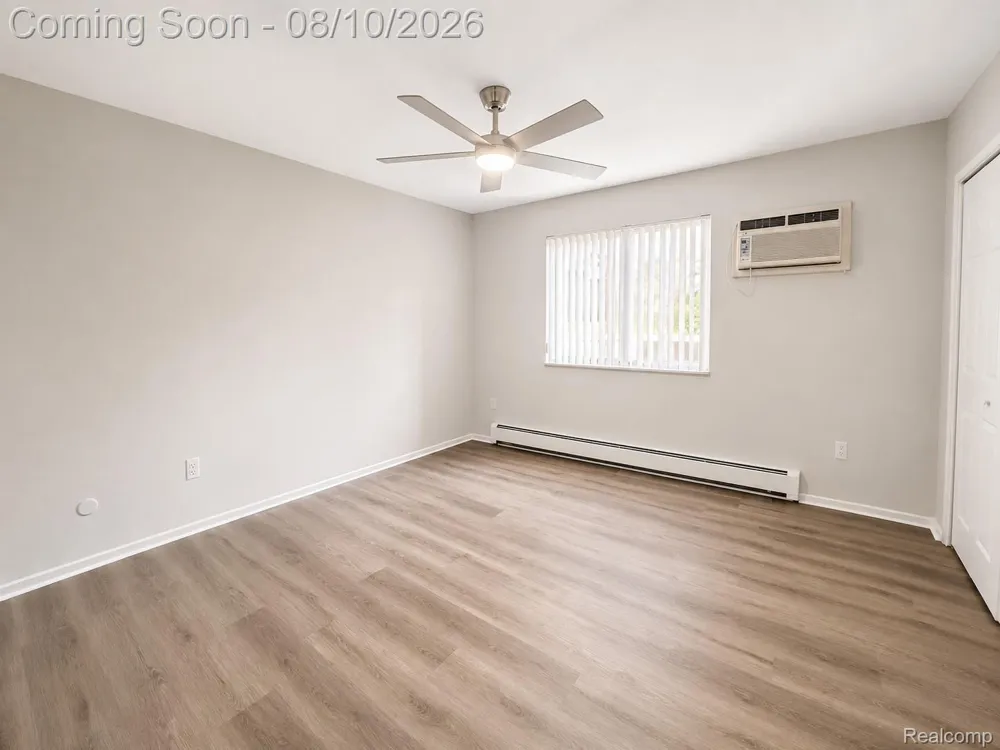 1954 Axtell Drive #5 Troy City, MI 48084