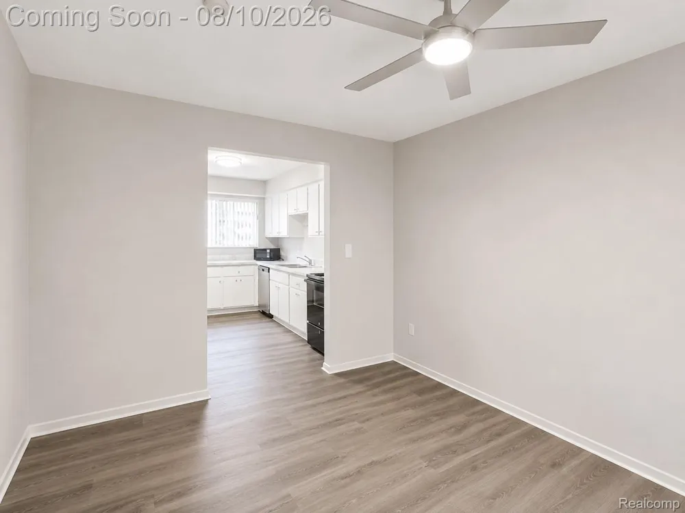 1954 Axtell Drive #5 Troy City, MI 48084