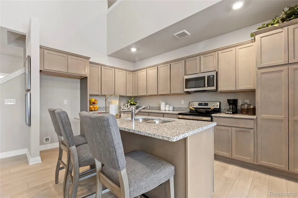 9928 Crossview Trail #187 Hartland Township, MI 48855