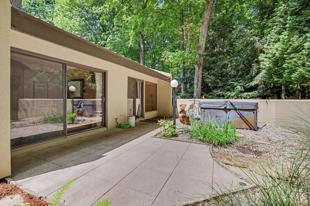 10109 Hathaway Drive Eureka Township, MI 48838