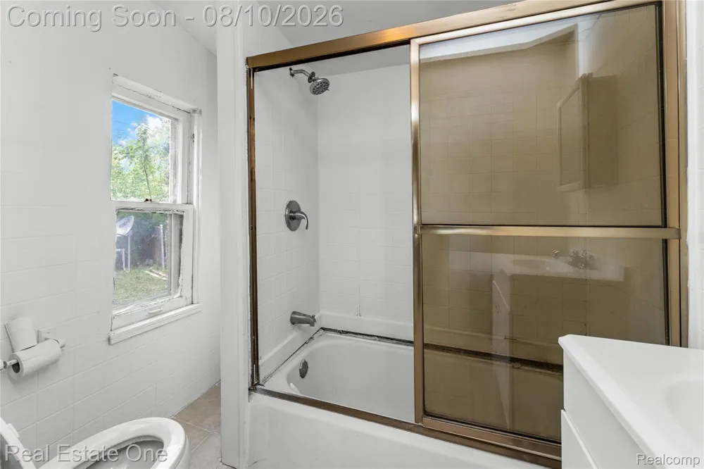 1326 Montie Road Lincoln Park City, MI 48146
