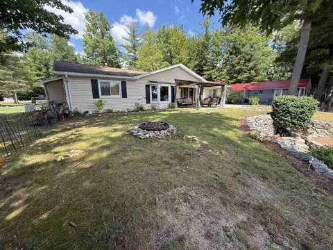 3422 E Pinecrest Drive