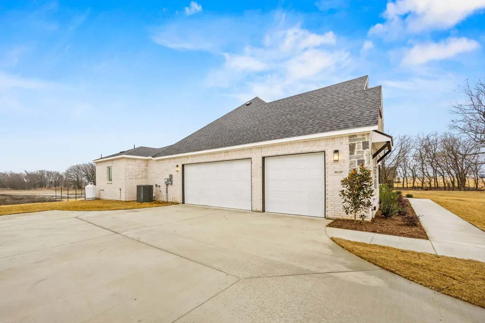 121 CR 207 Valley View, TX 76272
