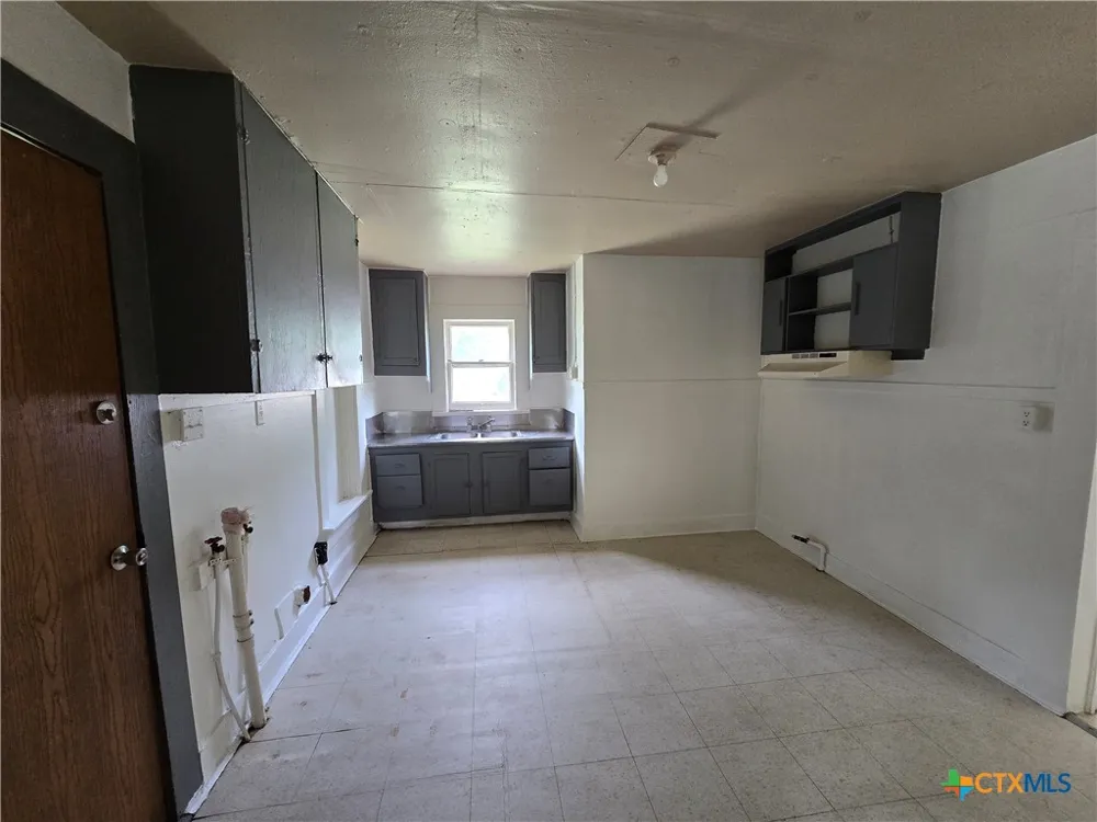 320 Commerce Street Marlin, TX 76661