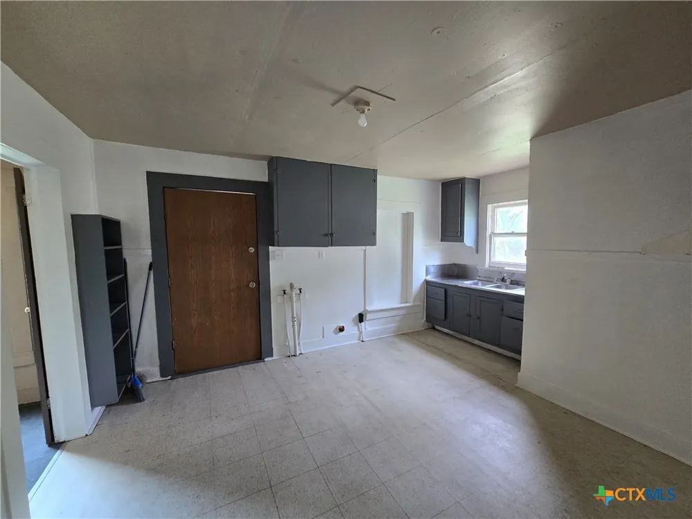 320 Commerce Street Marlin, TX 76661