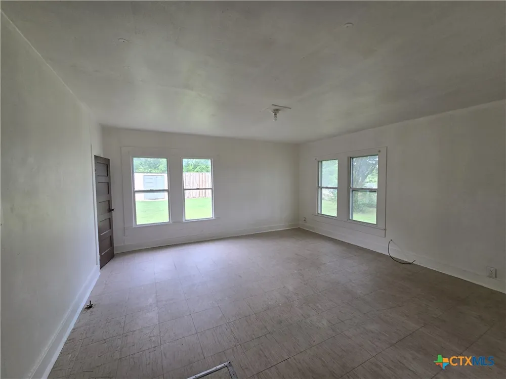 320 Commerce Street Marlin, TX 76661