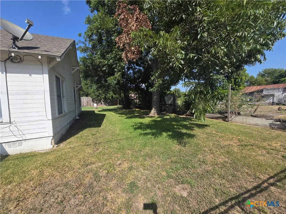 320 Commerce Street Marlin, TX 76661