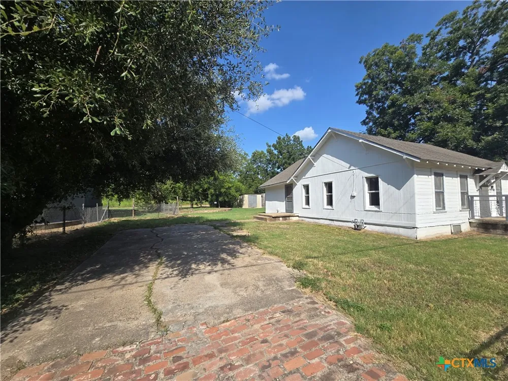 320 Commerce Street Marlin, TX 76661