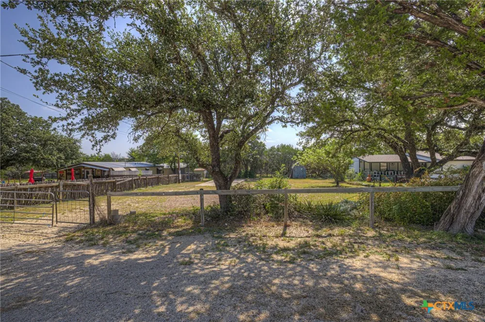 2189 Potters Creek Road Canyon Lake, TX 78133