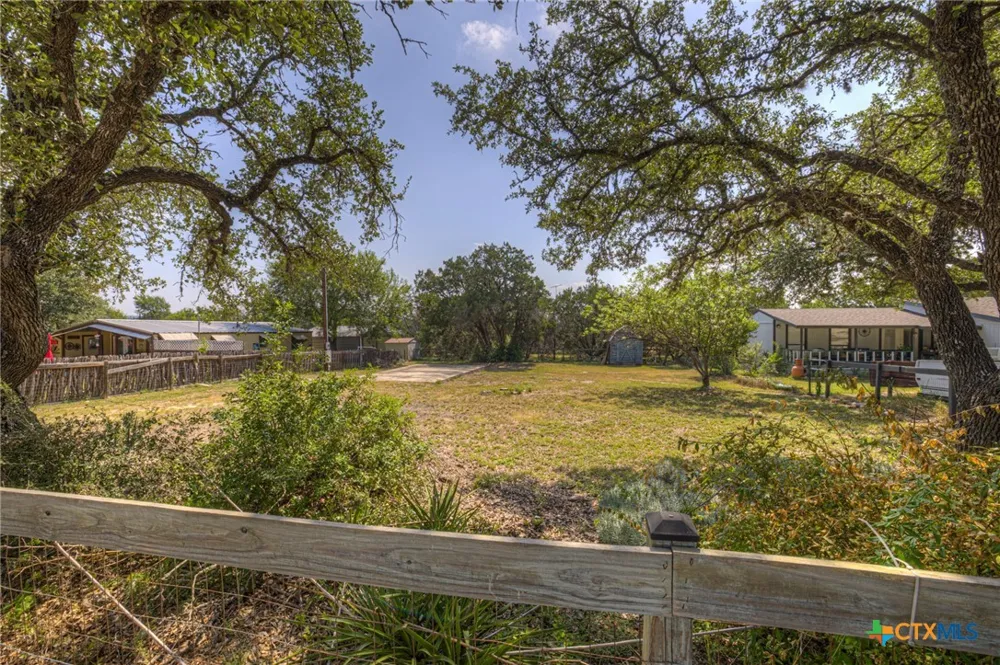 2189 Potters Creek Road Canyon Lake, TX 78133