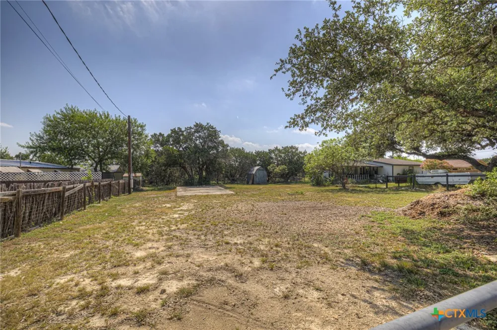 2189 Potters Creek Road Canyon Lake, TX 78133