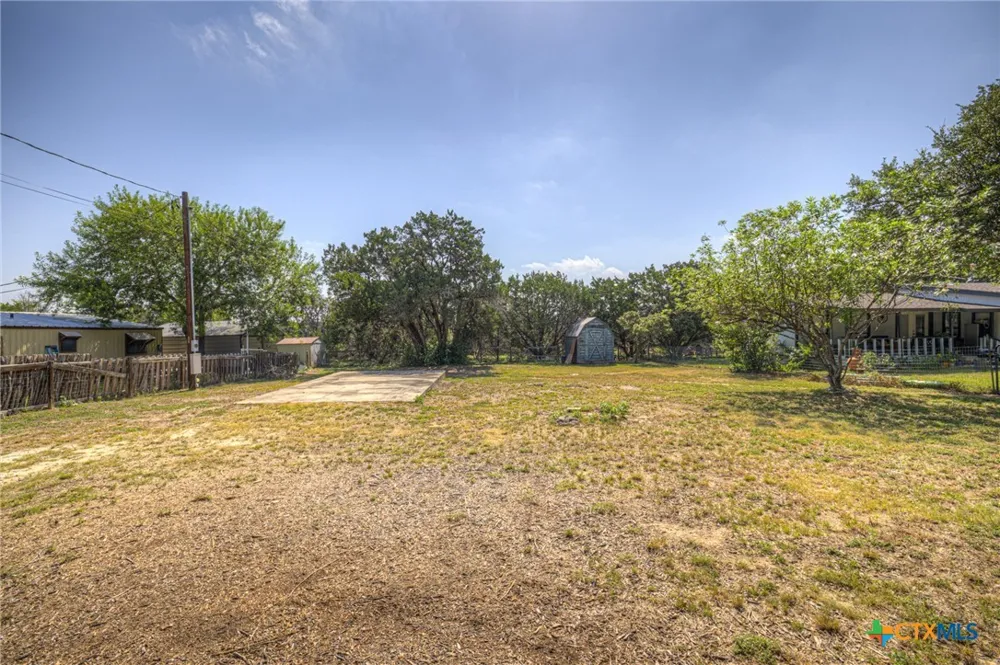 2189 Potters Creek Road Canyon Lake, TX 78133
