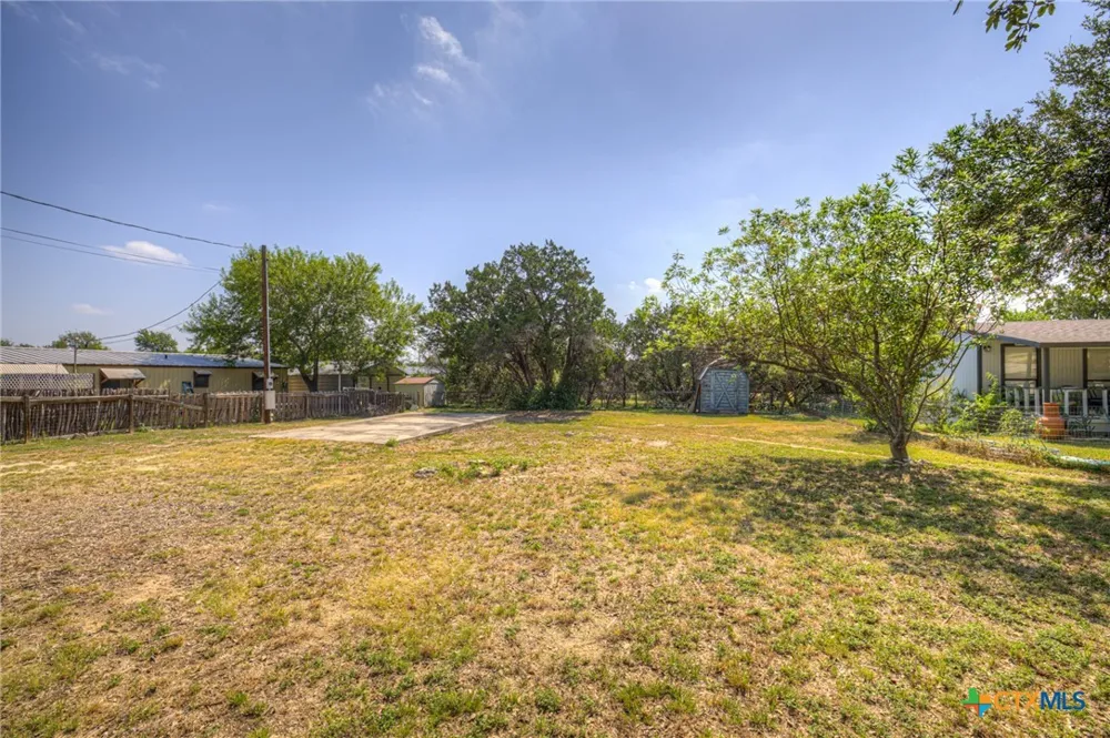 2189 Potters Creek Road Canyon Lake, TX 78133