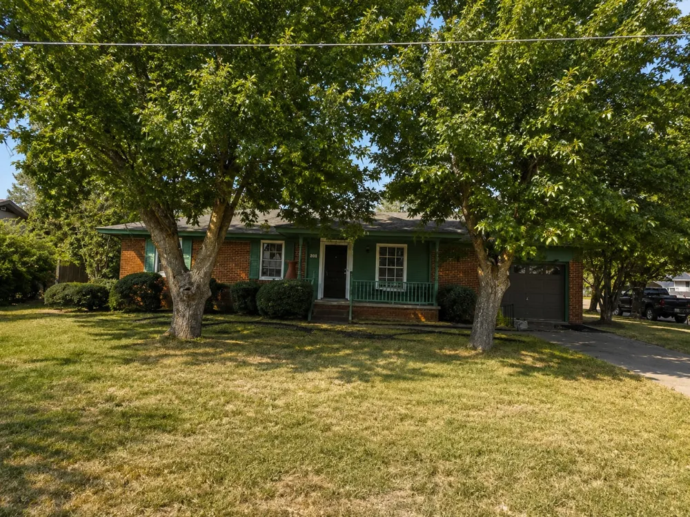 201 S Willis Street Kingston, OK 73439
