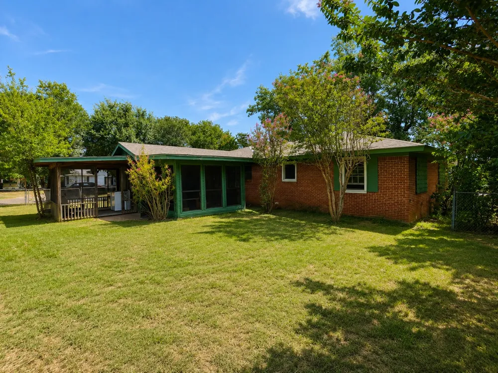 201 S Willis Street Kingston, OK 73439