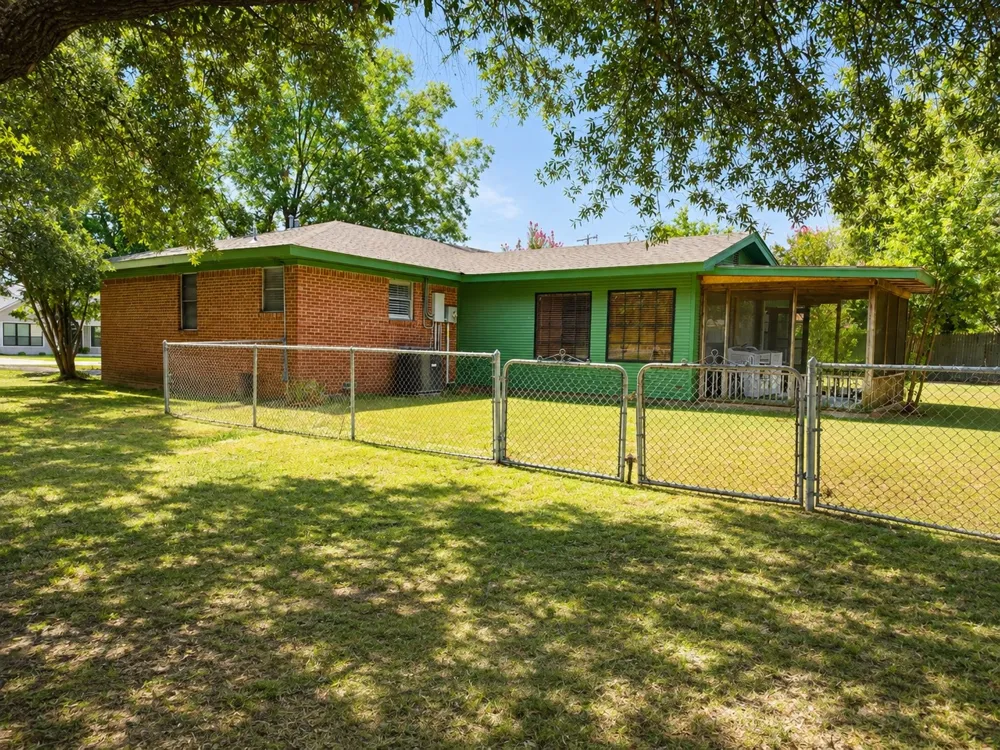 201 S Willis Street Kingston, OK 73439