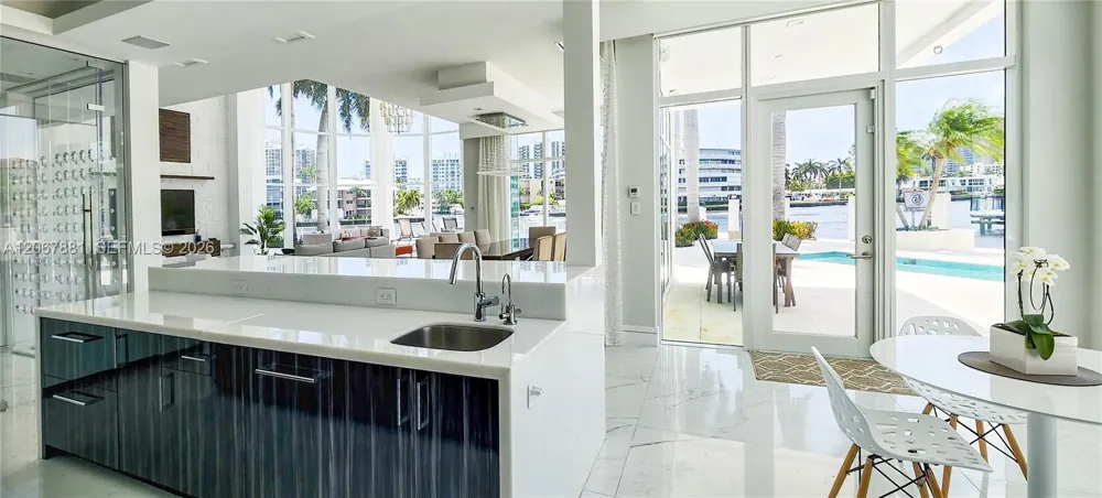 2890 NE 28th St Fort Lauderdale, FL 33306