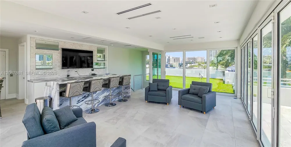 2890 NE 28th St Fort Lauderdale, FL 33306