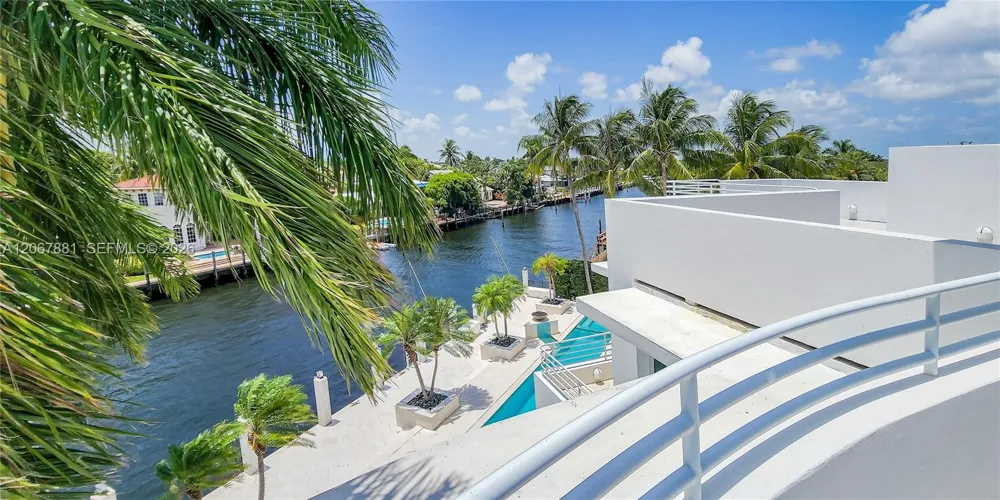 2890 NE 28th St Fort Lauderdale, FL 33306