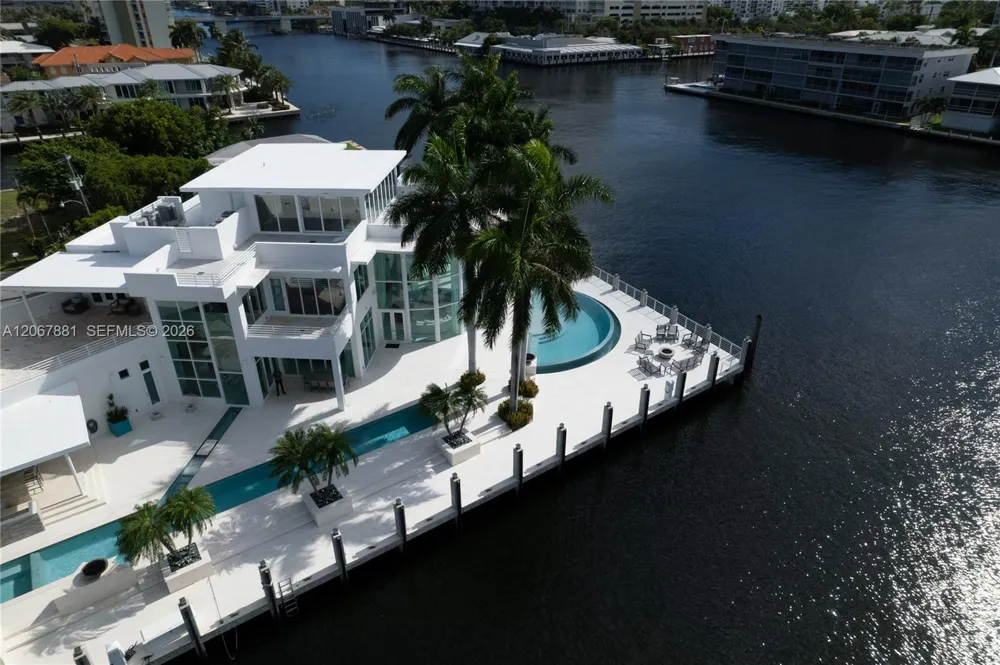 2890 NE 28th St Fort Lauderdale, FL 33306
