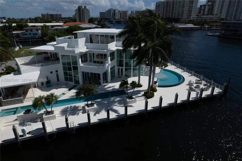 2890 NE 28th St Fort Lauderdale, FL 33306