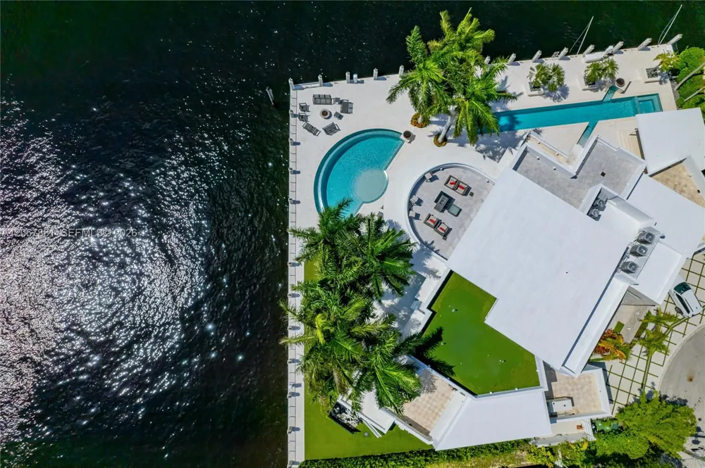 2890 NE 28th St Fort Lauderdale, FL 33306