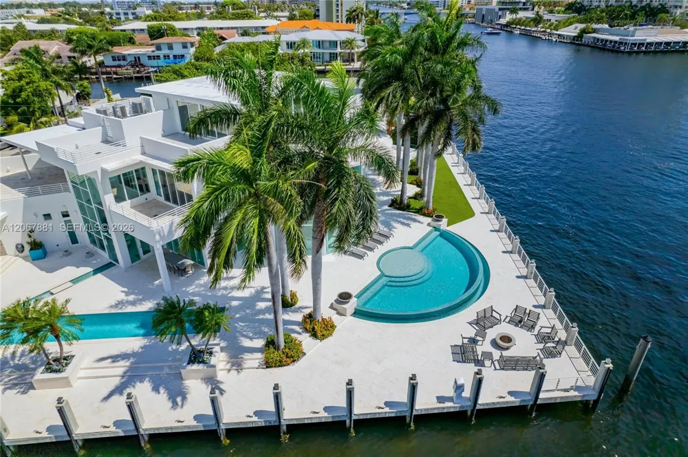 2890 NE 28th St Fort Lauderdale, FL 33306