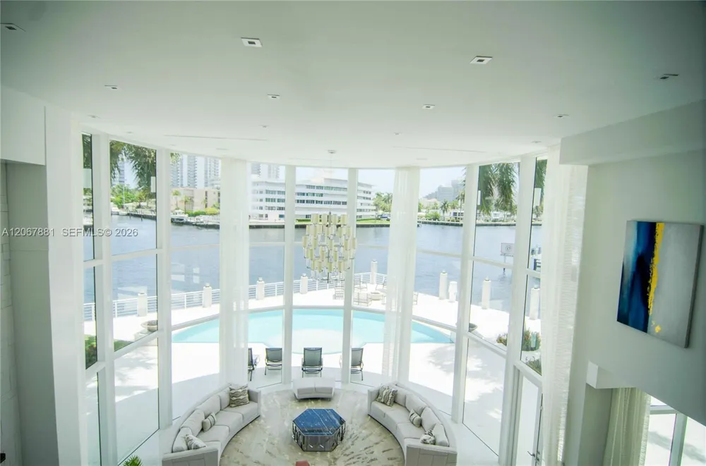 2890 NE 28th St Fort Lauderdale, FL 33306