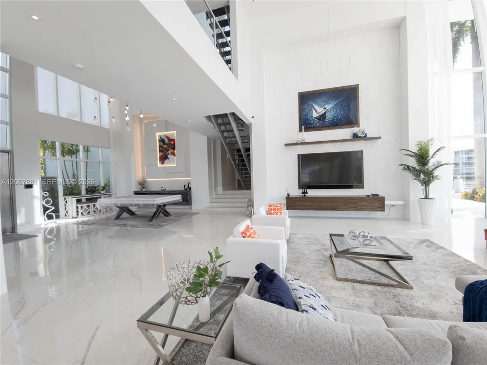 2890 NE 28th St Fort Lauderdale, FL 33306