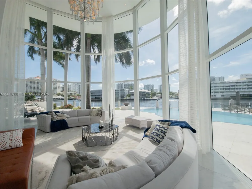 2890 NE 28th St Fort Lauderdale, FL 33306
