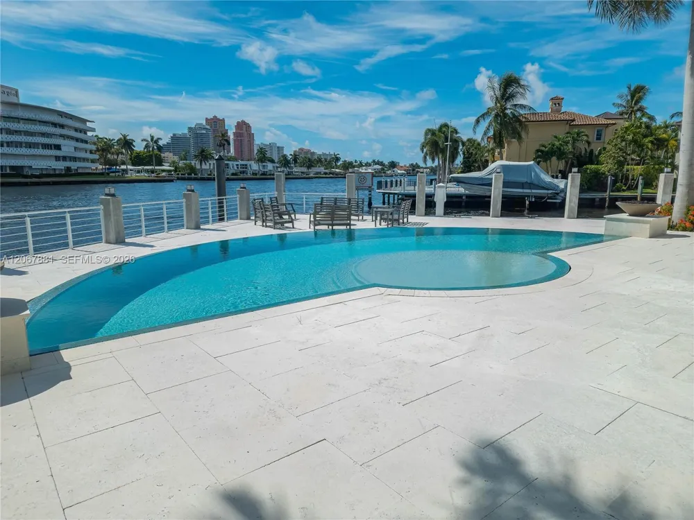 2890 NE 28th St Fort Lauderdale, FL 33306